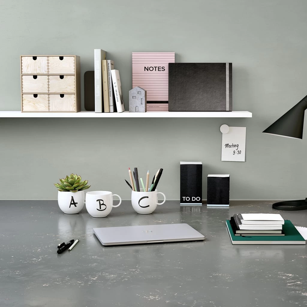 Becher B Letters In Weiß 2 Becher B Letters In Weiß – Bild 2